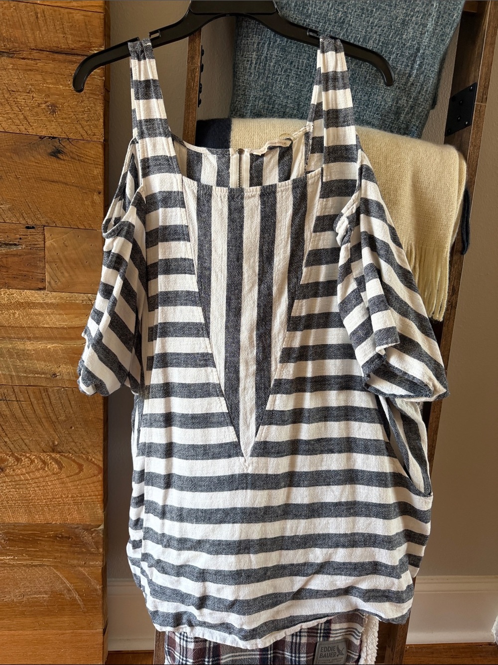 Soft Surroundings Black & White Striped Cold-Shoulder Linen-Blend Top